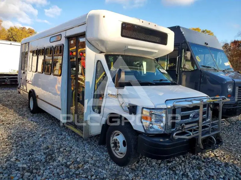 2023 Ford E-450 фото