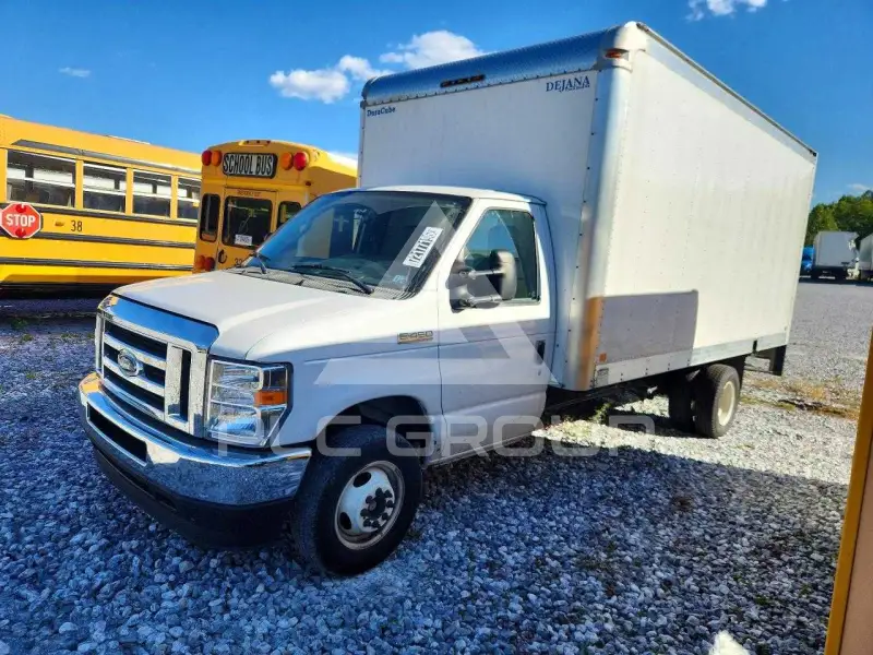 2023 Ford E-450 фото