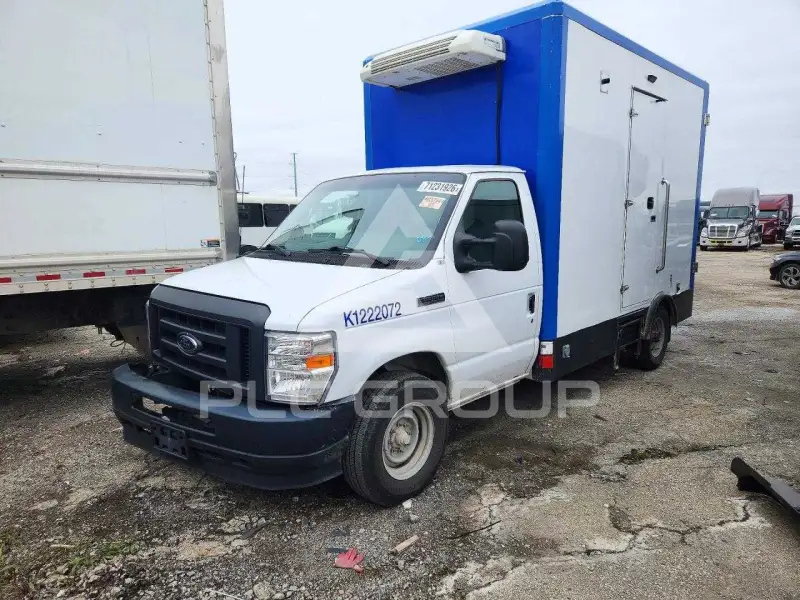 2023 Ford E-350 фото