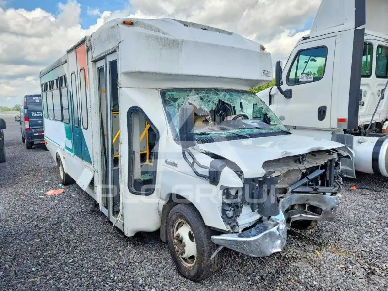 2023 Ford ECONOLINE фото