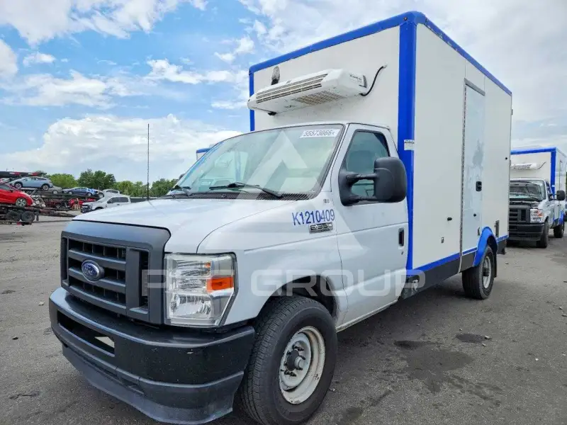 2023 Ford E-350 фото