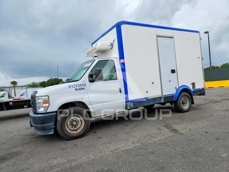 2023 Ford E-350 photo