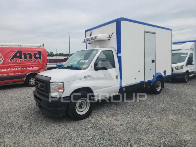 2023 Ford E-350 фото