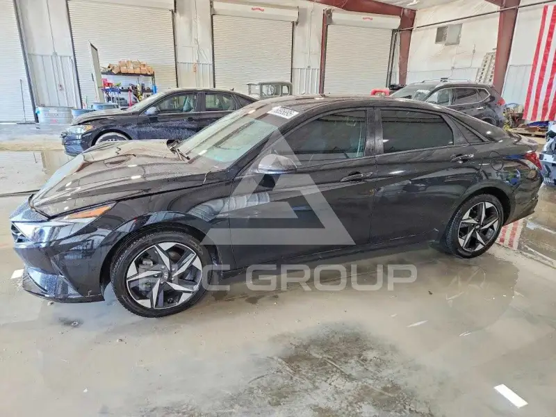 2023 Hyundai Elantra photo