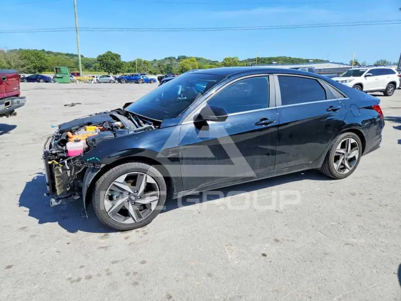 2023 Hyundai Elantra photo