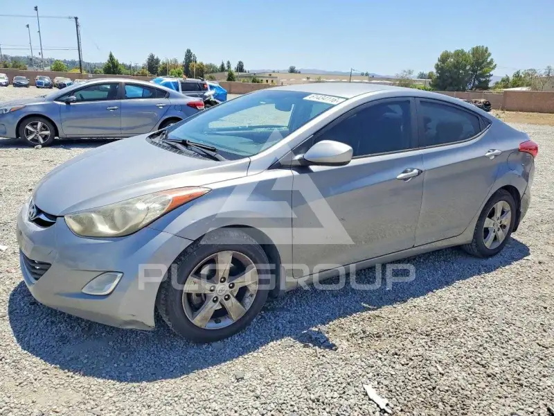 2013 Hyundai Elantra photo