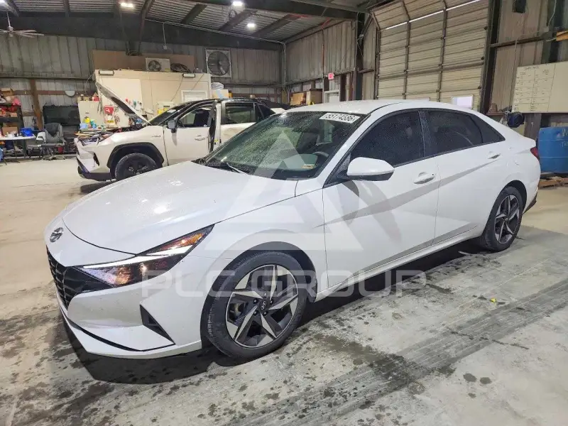 2023 Hyundai Elantra фото