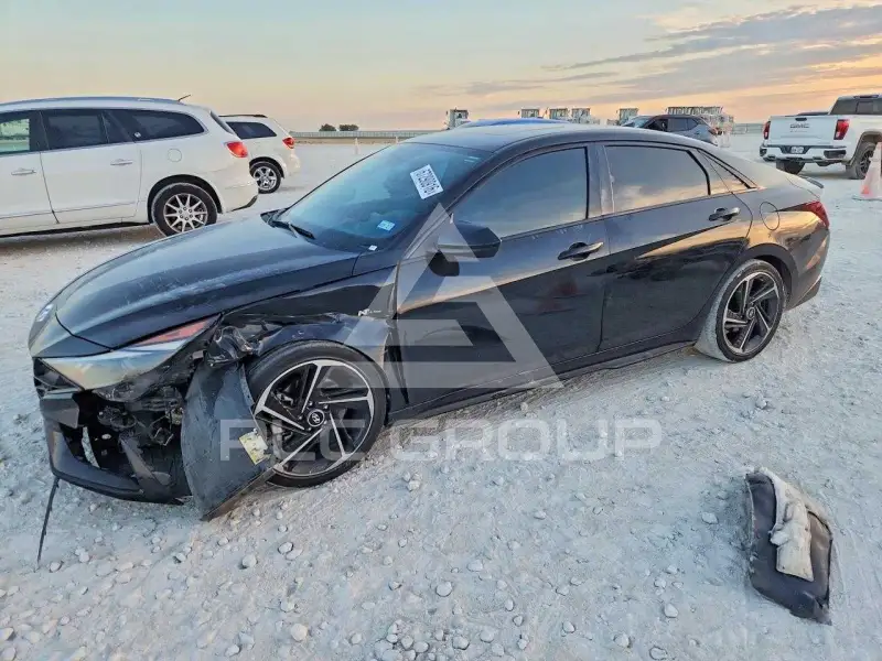 2023 Hyundai Elantra photo