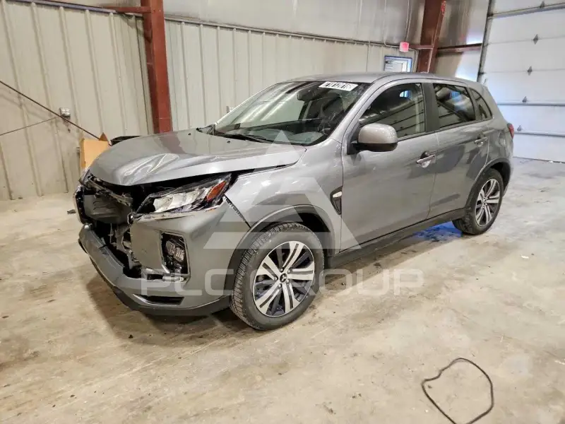2024 Mitsubishi OUTLANDER photo