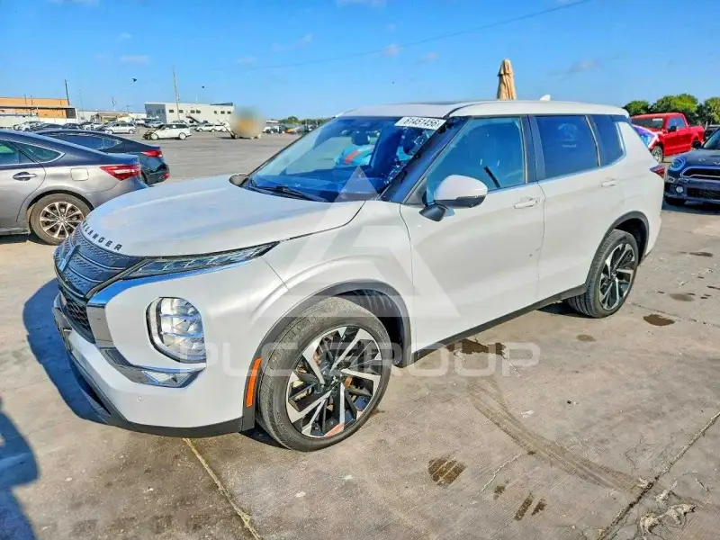 2024 Mitsubishi OUTLANDER photo