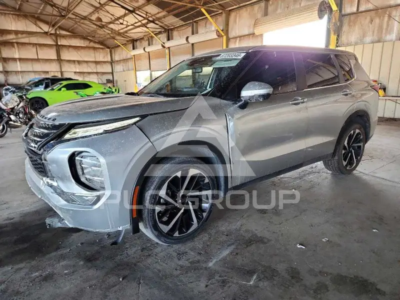 2024 Mitsubishi OUTLANDER photo