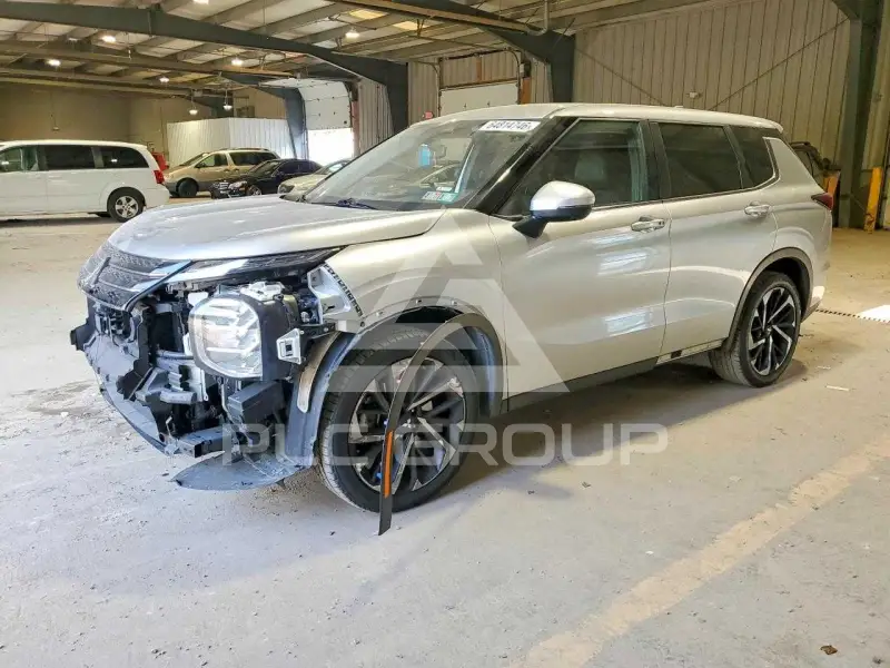 2024 Mitsubishi OUTLANDER photo
