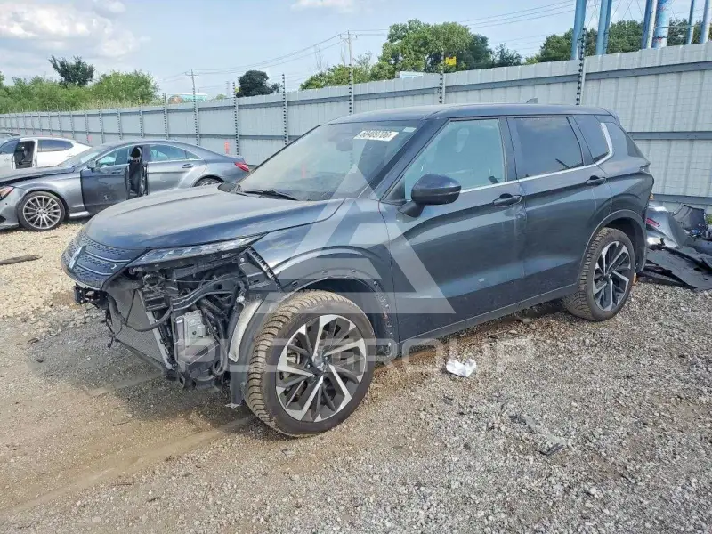 2024 Mitsubishi OUTLANDER photo