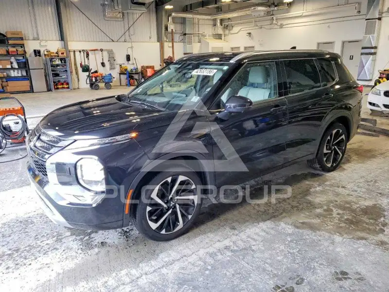 2024 Mitsubishi OUTLANDER photo