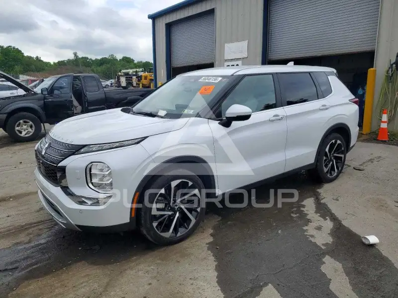 2024 Mitsubishi OUTLANDER photo