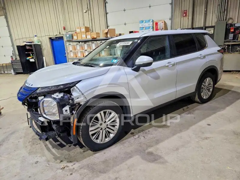 2024 Mitsubishi OUTLANDER photo
