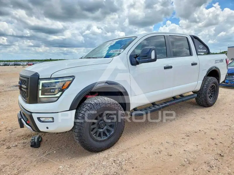 2024 Nissan TITAN фото