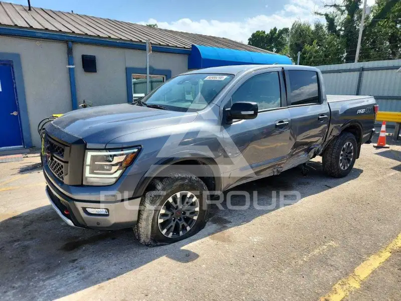 2024 Nissan TITAN фото