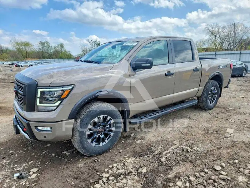 2024 Nissan TITAN фото