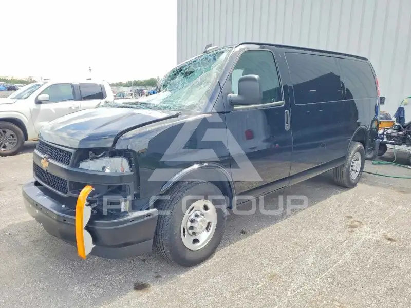 2024 Chevrolet Express фото