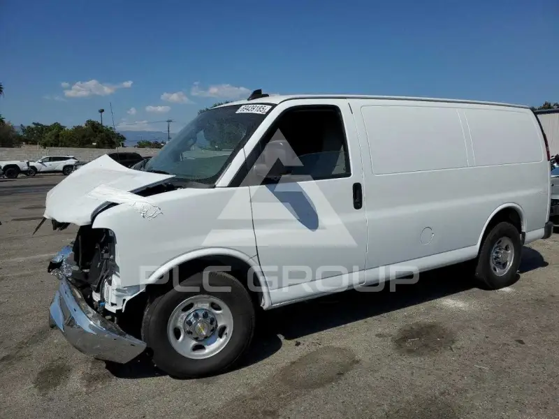 2024 Chevrolet Express фото