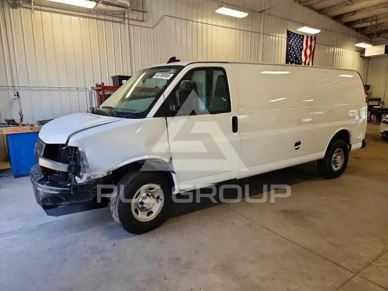 2024 Chevrolet Express фото
