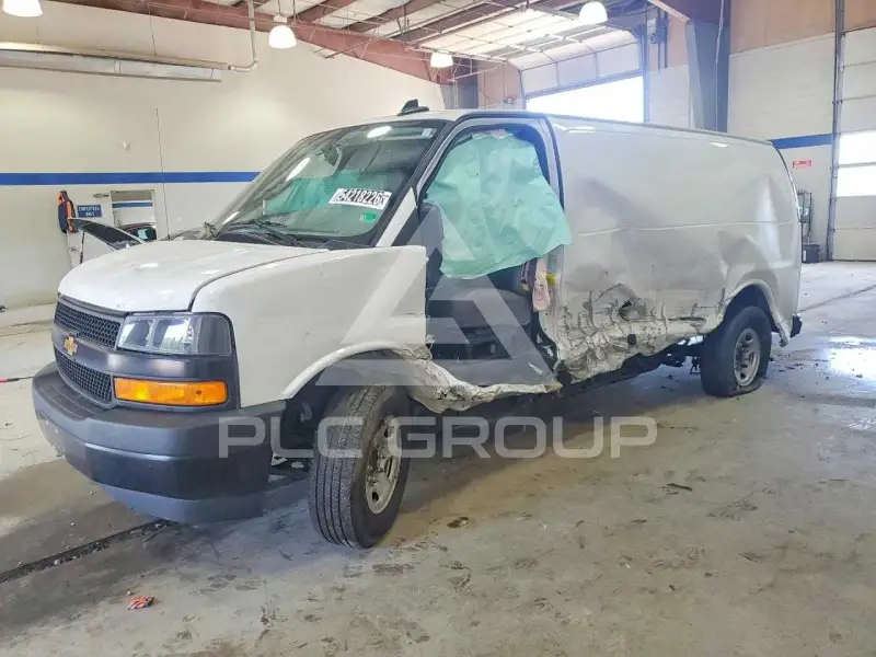 2024 Chevrolet Express фото