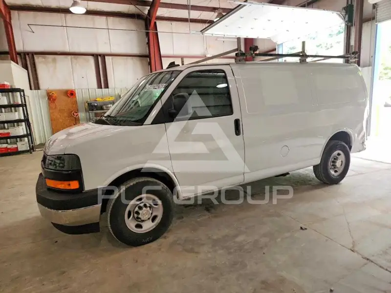 2024 Chevrolet Express photo