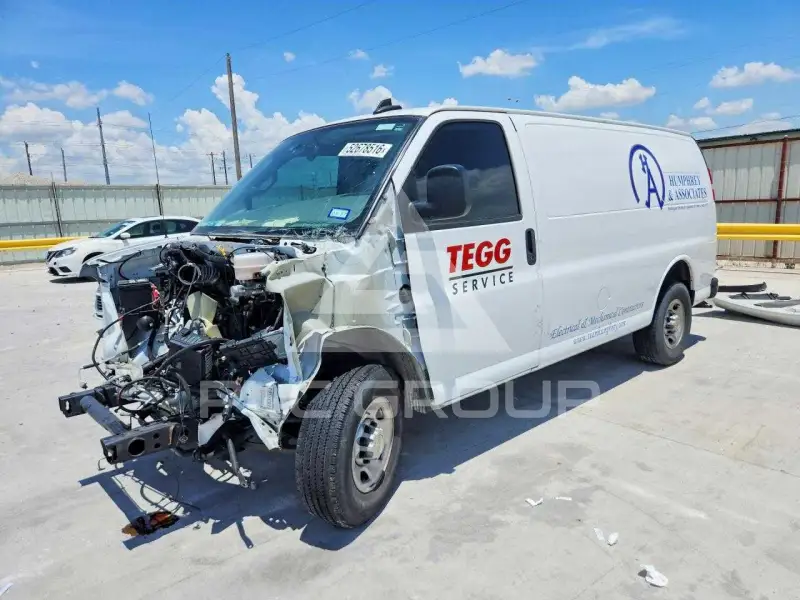 2024 Chevrolet Express фото