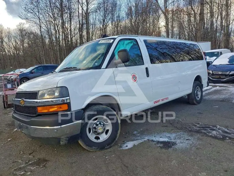 2024 Chevrolet Express фото