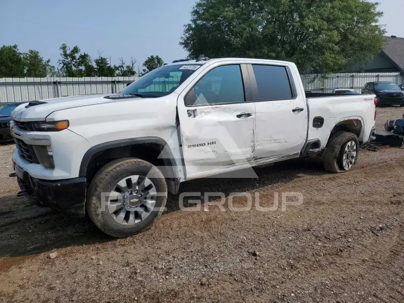 2024 Chevrolet Silverado photo