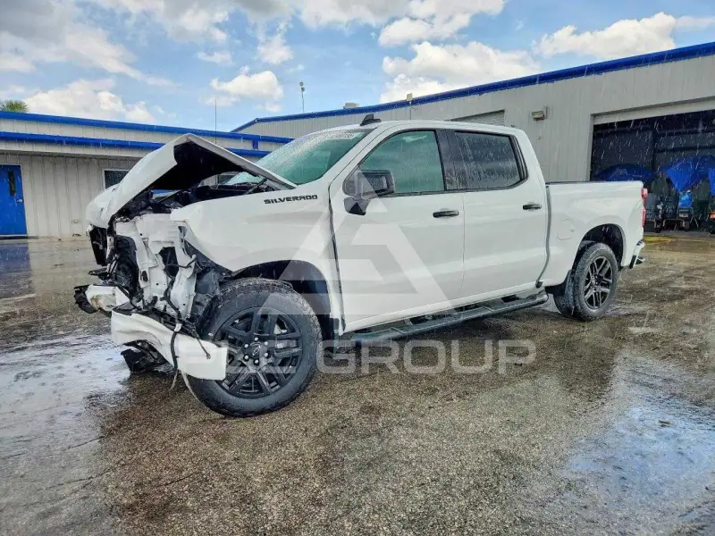 2024 Chevrolet Silverado photo