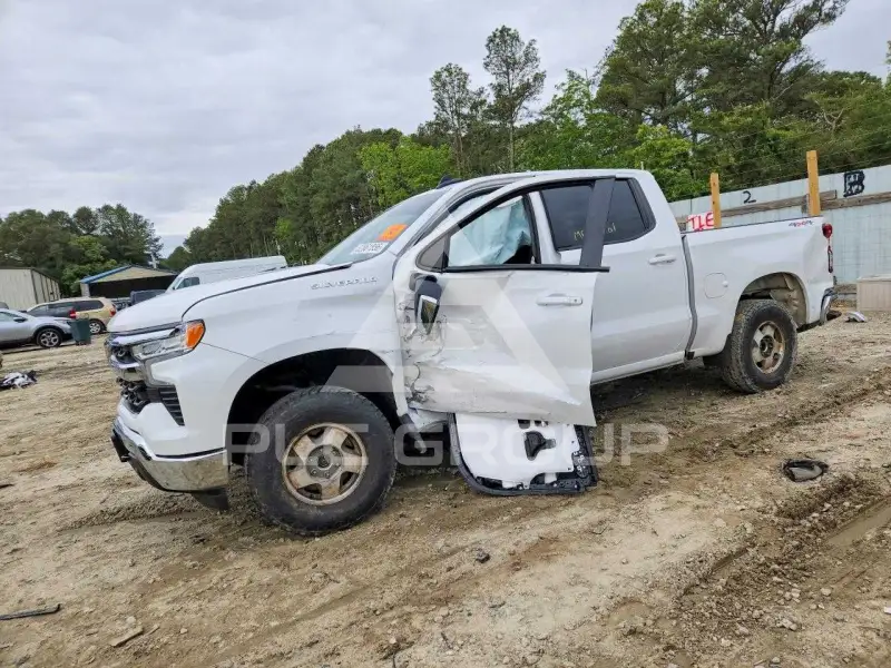 2024 Chevrolet Silverado photo