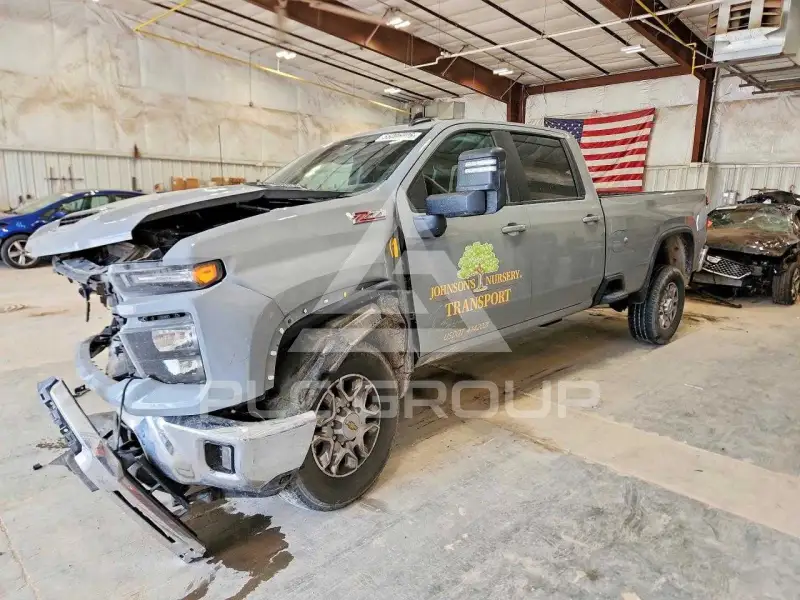 2024 Chevrolet Silverado photo