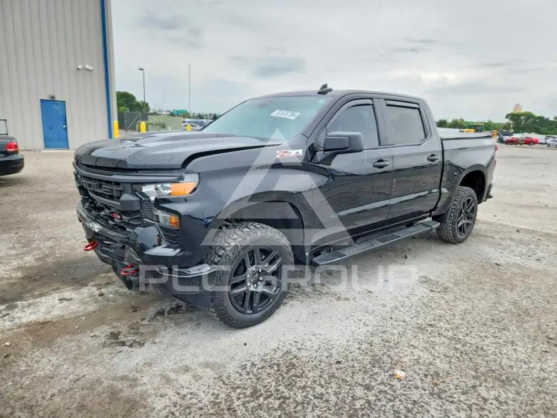 2024 Chevrolet Silverado photo