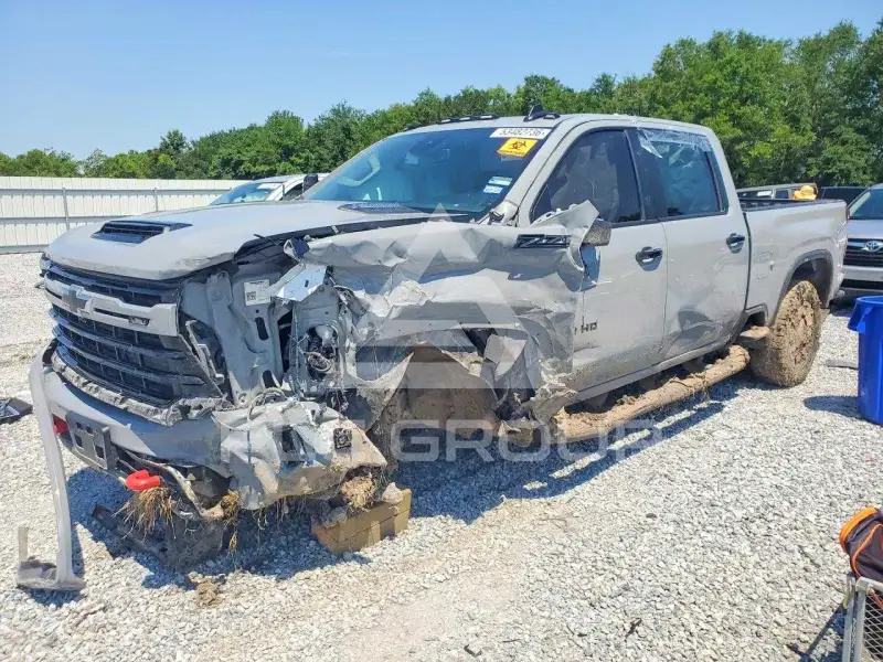 2024 Chevrolet Silverado photo