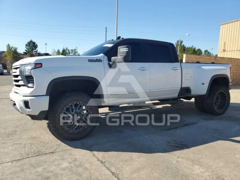 2024 Chevrolet Silverado photo