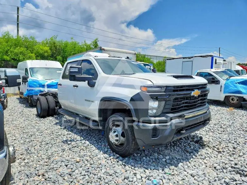 2024 Chevrolet Silverado фото