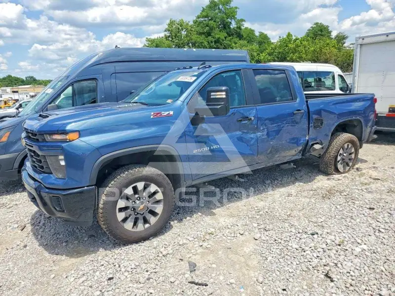 2024 Chevrolet Silverado photo