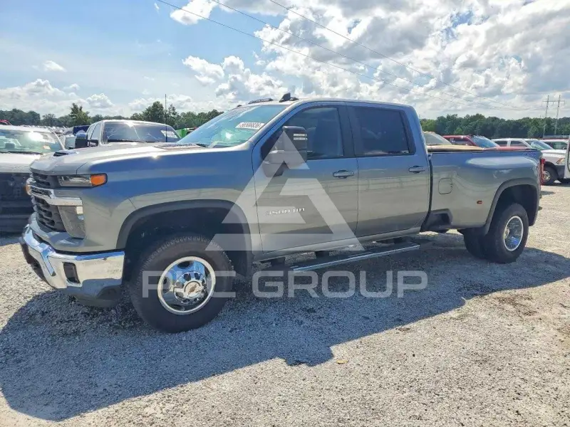 2024 Chevrolet Silverado photo