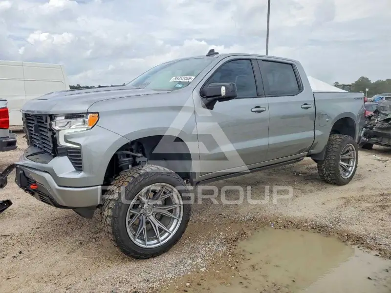 2024 Chevrolet Silverado photo