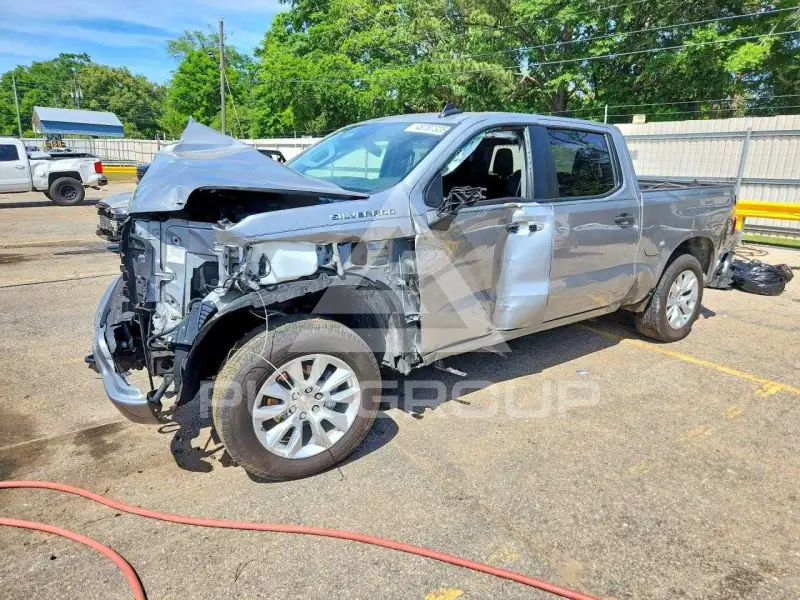 2024 Chevrolet Silverado photo
