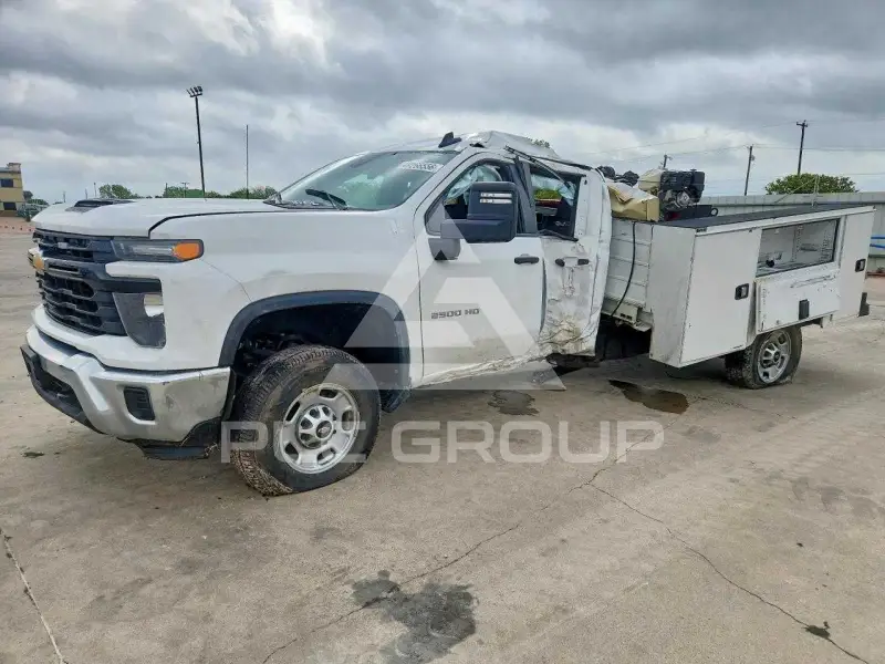 2024 Chevrolet Silverado photo