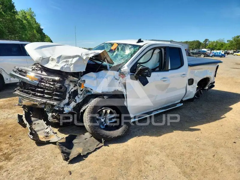 2024 Chevrolet Silverado photo