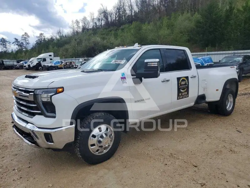 2024 Chevrolet Silverado photo