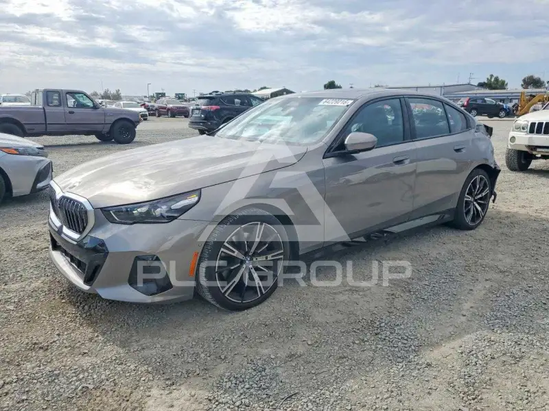 2024 BMW 530 фото