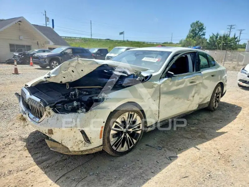 2024 BMW 530 фото