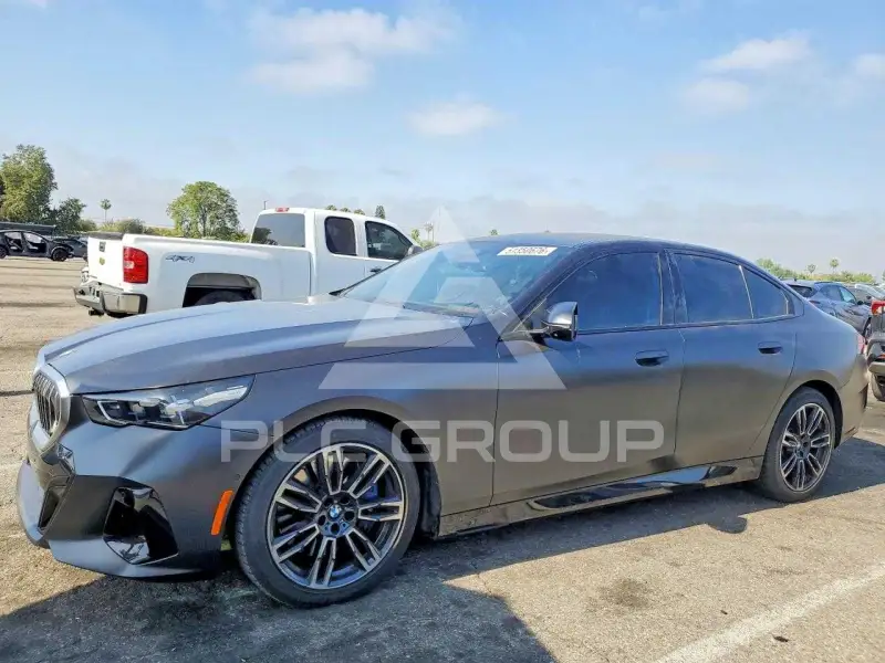 2024 BMW 540 фото