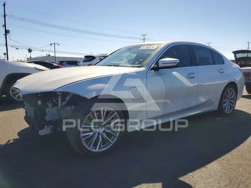 2024 BMW 330 photo
