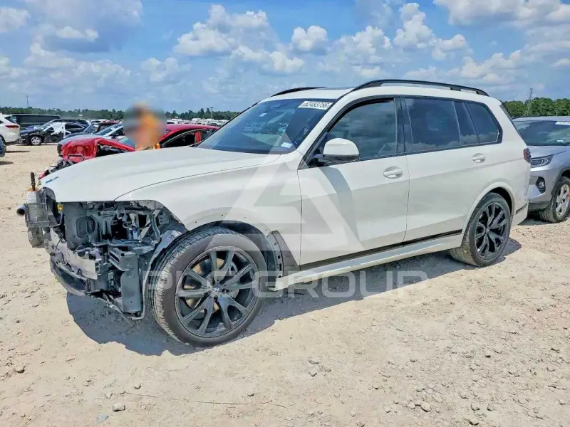 2024 BMW X7 фото